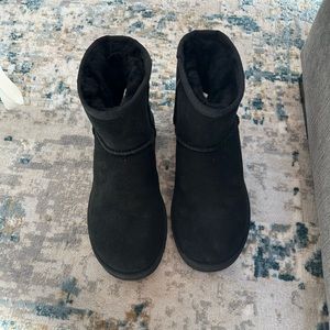 Black Classic Mini II Uggs